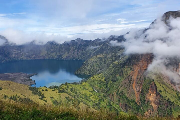 2 Days Rinjani Summit Trek 3726MASL