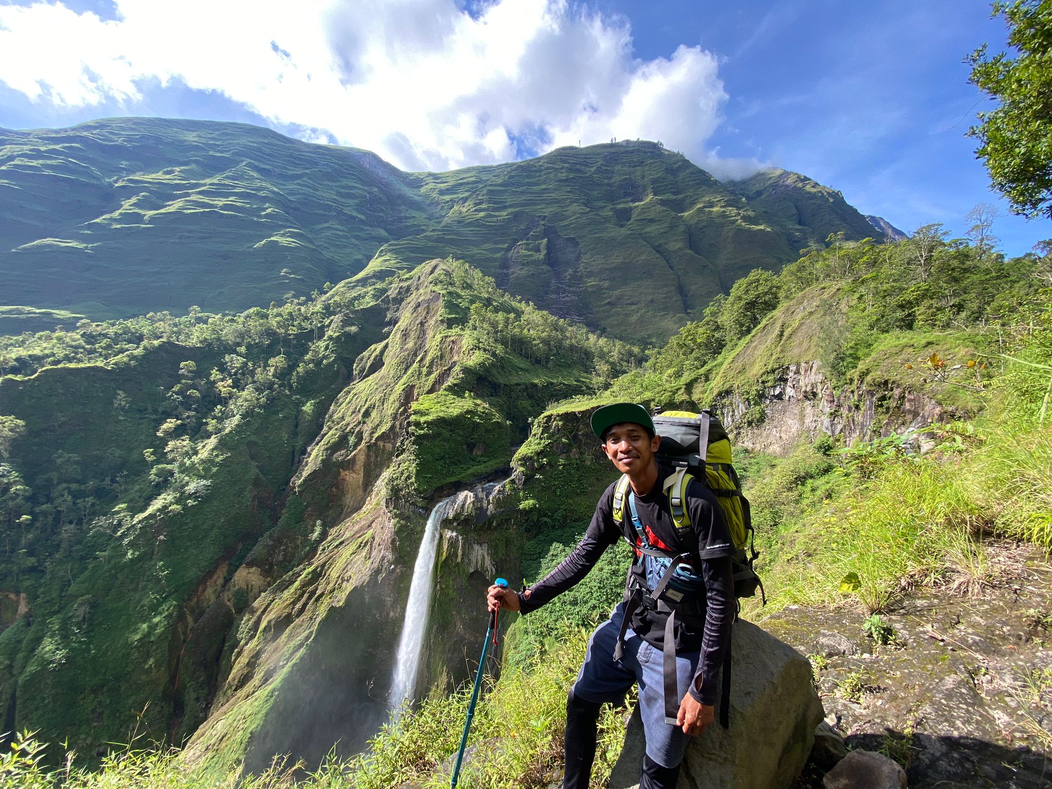 Trekking Sembalun Torean For Summit, Lake & Hotspring