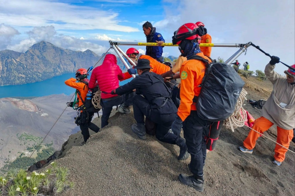 rinjani trekking deaths evacuation